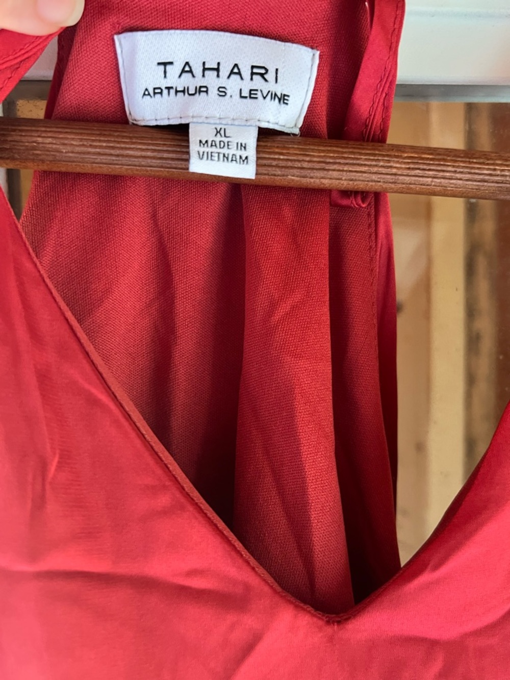 Sleeveless Red Maxi Dress with V-Neck - Classic Evening Style - Picture 2 of 4